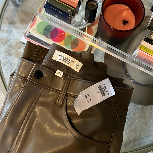 Abercrombie The 90s Straight Ultra High Rise Curve Love Faux Leather Pants - Picture 3 of 3